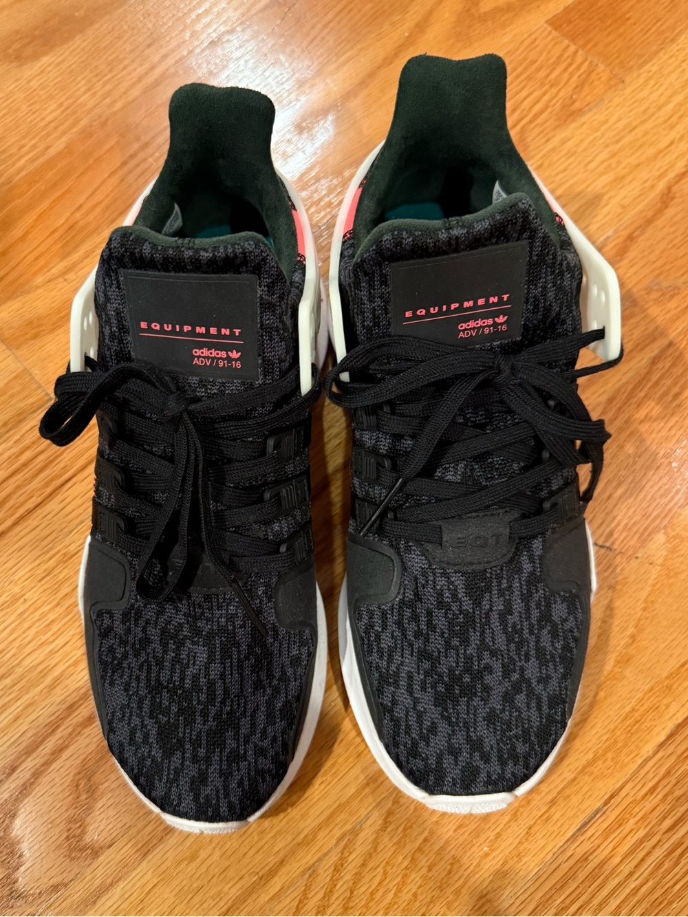 adidas Sneakers